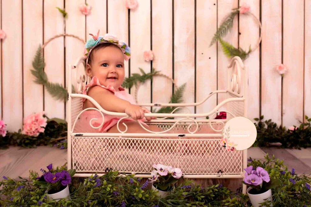 Niña en su cuna